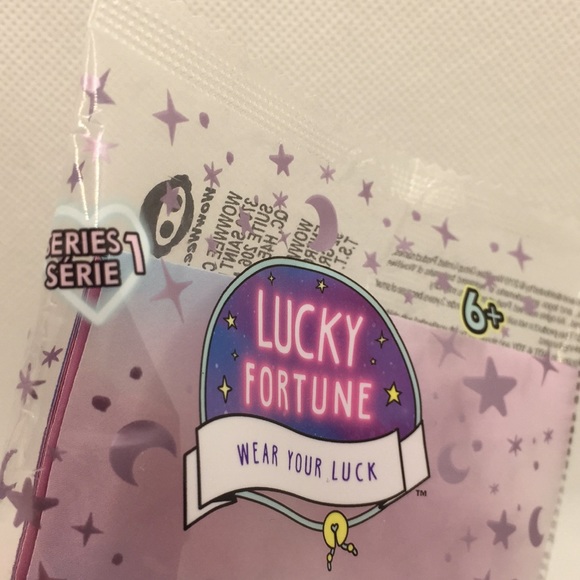 Lucky Fortune Wear Your Luck Mystery Pack New - Picture 8 of 9